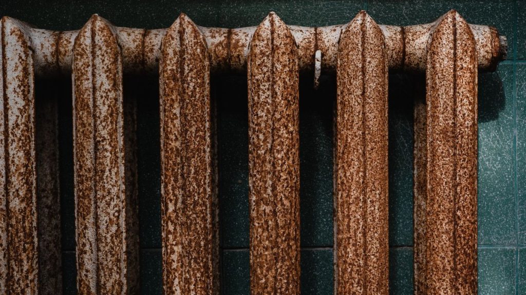 Radiateur rongé par la corrosion, à la source des boues du circuit