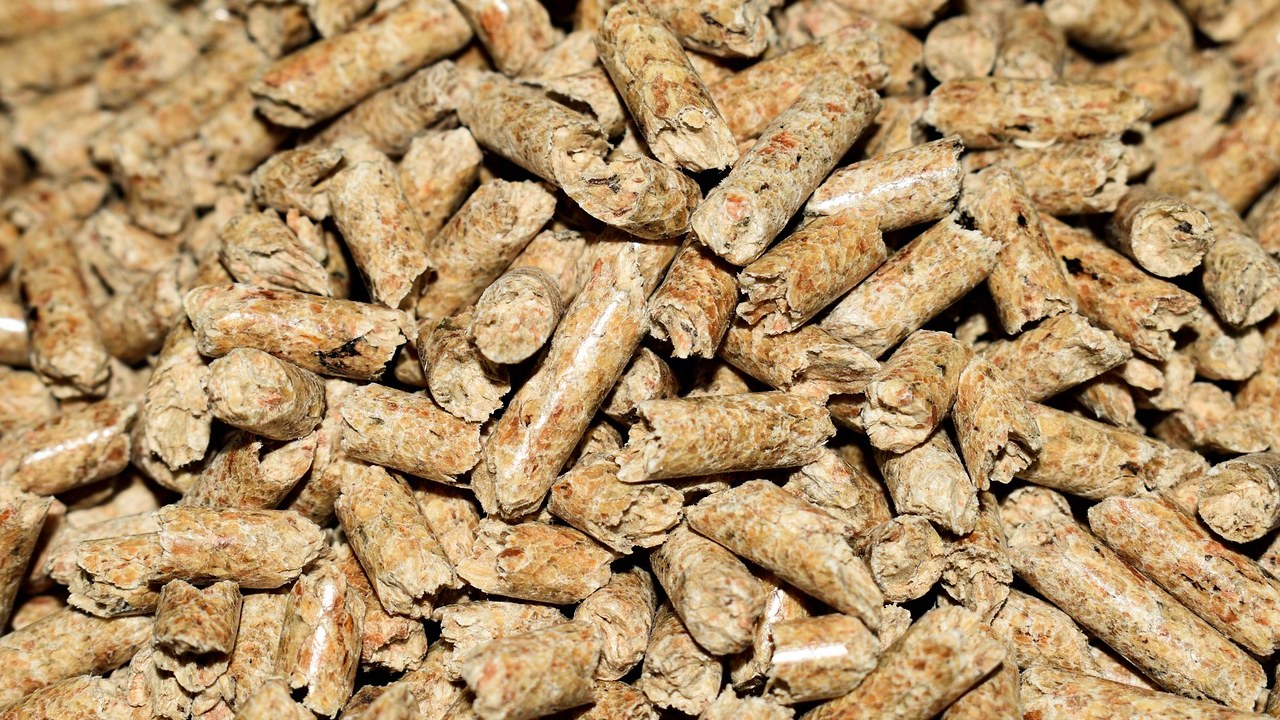 Prix poêle à granulés : budget, fonctionnement et conseils d'expert 2 Granulés de bois (pellets) pour poêle à granulés