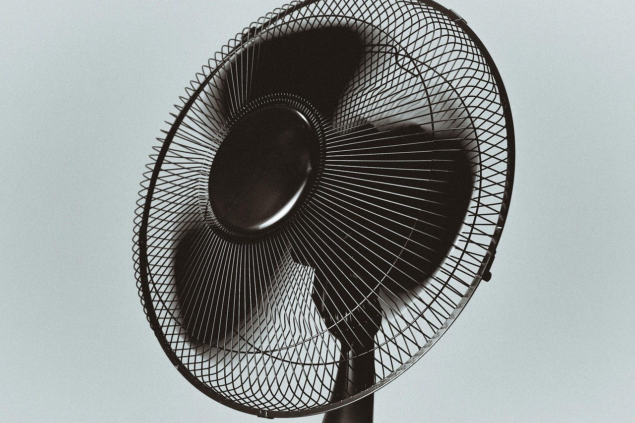 Ventilateur sur pied noir